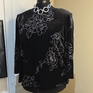 Nwot 18/20W Fashion BUG Chic Black Floral Velvet Blouse